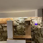 Lounge Capsule *