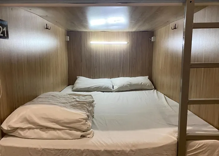 Lounge Capsule ホステル リヴィウ