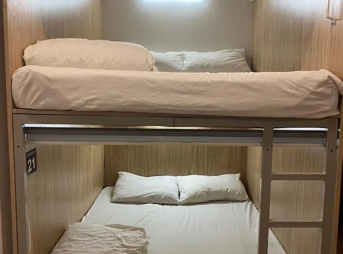 Lounge Capsule بيت شباب