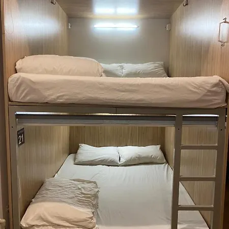 Lounge Capsule بيت شباب
