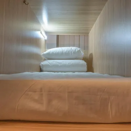 Lounge Capsule *