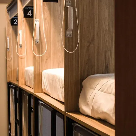 Lounge Capsule بيت شباب *