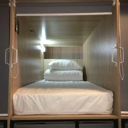 Lounge Capsule Ostello *